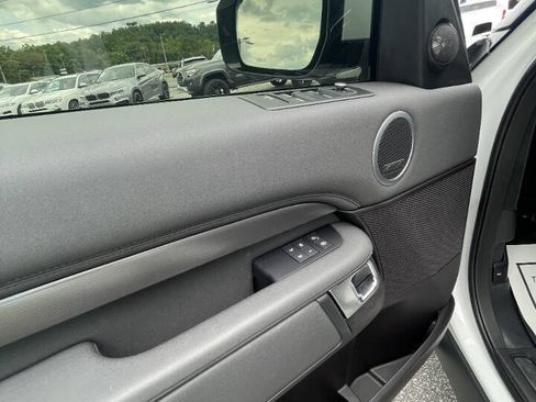 Used 2018 Land Rover Discovery HSE AWD/4WD image 14