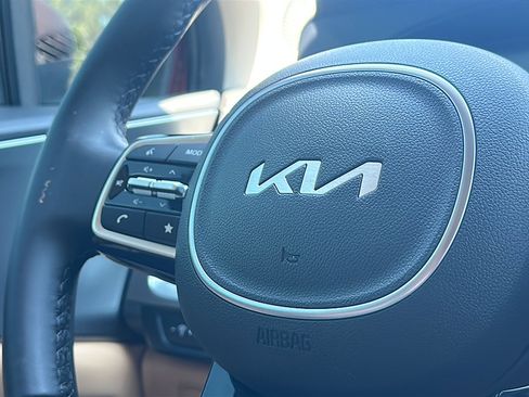 Used 2024 Kia Carnival LX image 31