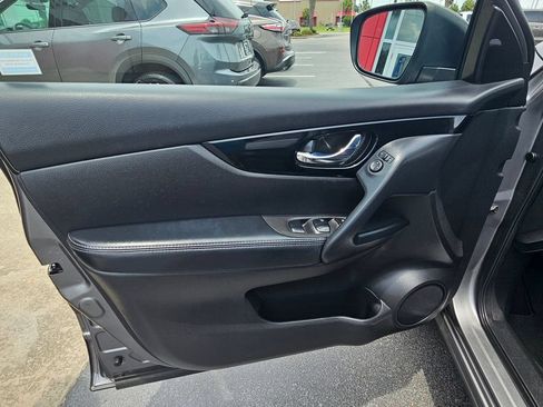 Used 2021 Nissan Rogue Sport SV AWD/4WD image 12