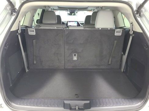 Certified 2024 Toyota Highlander Platinum FWD image 36