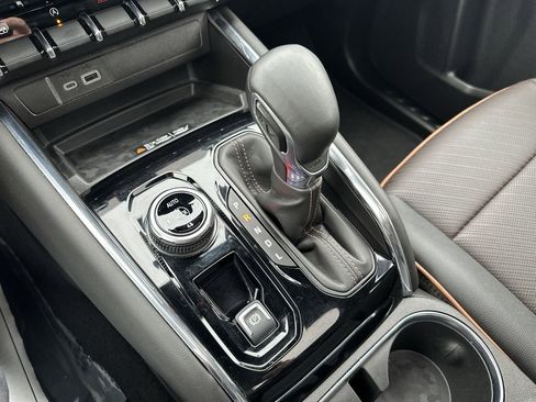 Certified 2025 GMC Canyon AT4 w/ Technology Plus Package image 19