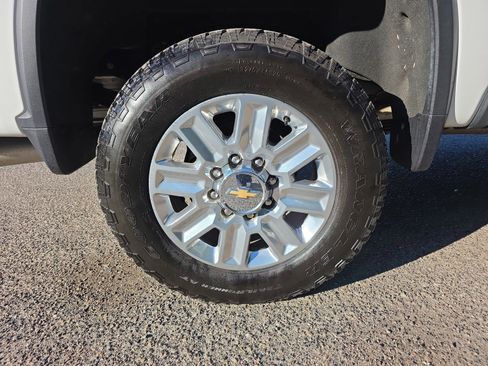 Used 2024 Chevrolet Silverado 2500 High Country w/ High Country Premium Package AWD/4WD image 17