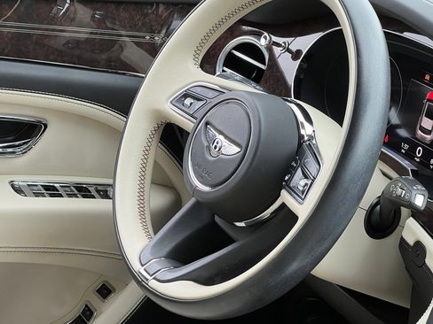 Used 2023 Bentley Bentayga Extended Wheelbase AWD/4WD image 40