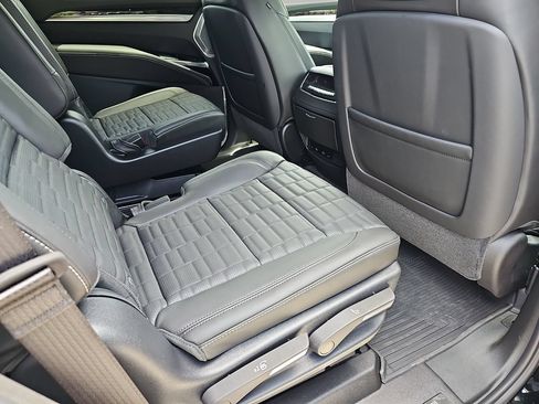 New 2026 Cadillac Escalade Platinum Sport w/ LPO, ONYX Package AWD/4WD image 11