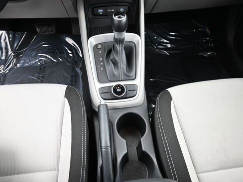 Used 2025 Hyundai Venue SEL image 21