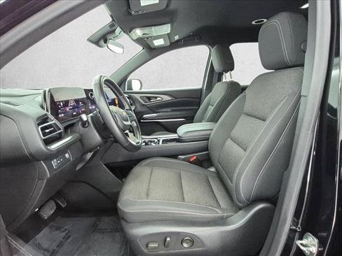 Used 2024 Chevrolet Traverse LT FWD image 16