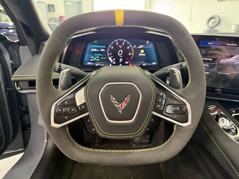 Used 2024 Chevrolet Corvette Stingray Premium Conv w/ Z51 Performance Package RWD image 25