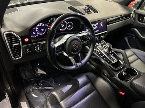 Used 2022 Porsche Cayenne AWD/4WD image 5