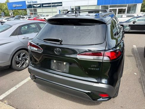 Used 2024 Toyota Corolla Cross AWD Hybrid w/ Moonroof Package image 11