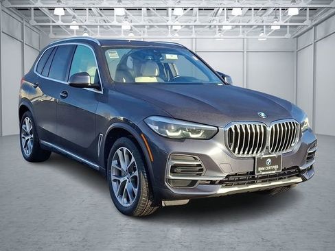 Certified 2022 BMW X5 xDrive40i w/ Luxury Seating Package image 3