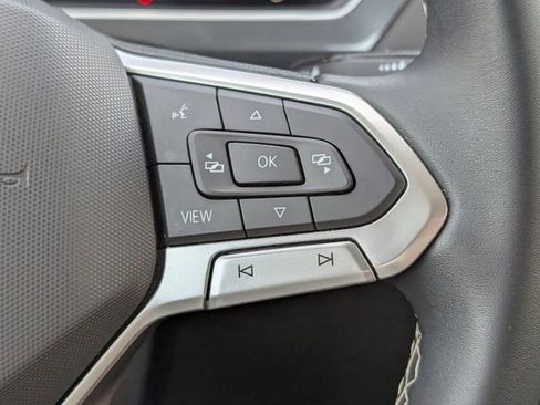 Used 2022 Volkswagen Tiguan SE image 25