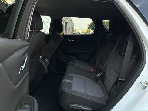 Used 2025 Chevrolet Blazer LT FWD image 12