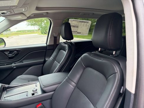 New 2026 Lincoln Aviator AWD image 12