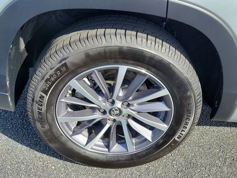 Used 2018 Toyota Highlander XLE FWD image 10