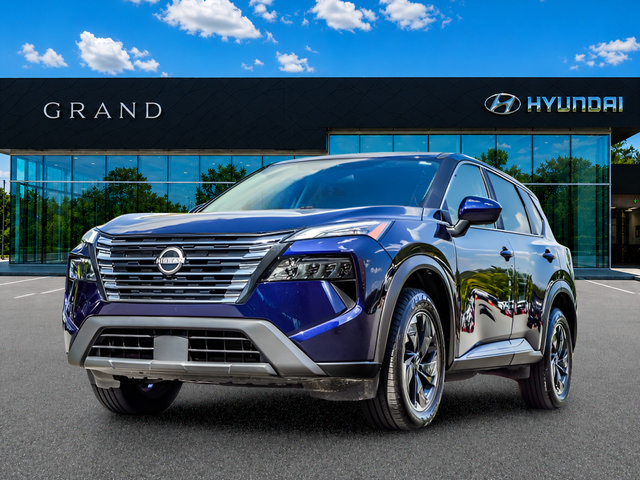 Used 2025 Nissan Rogue SV AWD/4WD image 2