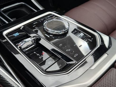 Used 2025 BMW i7 M70 AWD/4WD image 26
