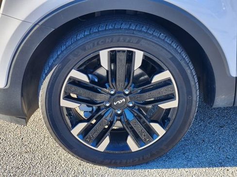 Used 2024 Kia Telluride SX w/ Towing Package image 8