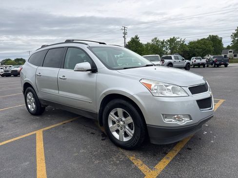 Used 2010 Chevrolet Traverse LT w/ Personal Connectivity Package AWD/4WD image 4