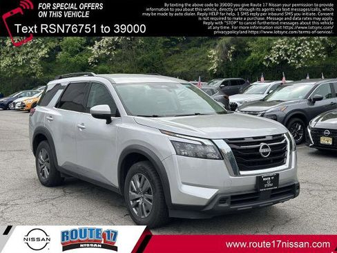 Certified 2025 Nissan Pathfinder SV AWD/4WD image 1