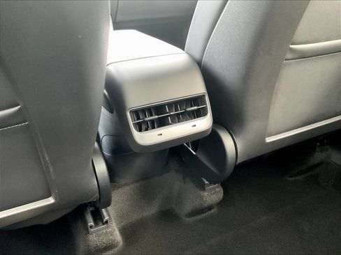 Used 2023 Tesla Model Y 2WD image 9