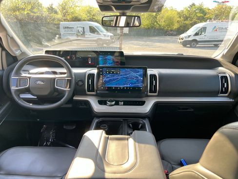 Used 2025 Ford Expedition Active AWD/4WD image 31