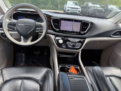 Used 2021 Chrysler Pacifica Limited AWD/4WD image 16