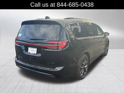 New 2026 Chrysler Pacifica Limited w/ S Appearance Package image 5