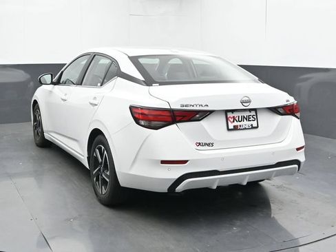Used 2024 Nissan Sentra SV FWD image 11