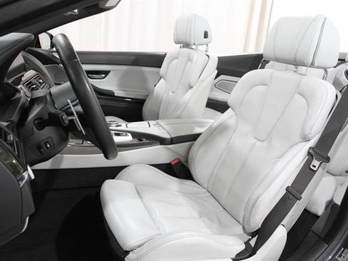 Used 2016 BMW M6 Convertible image 6