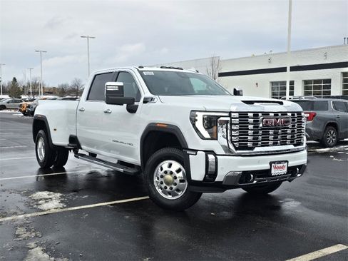 New 2026 GMC Sierra 3500 Denali w/ Denali Reserve Package image 2