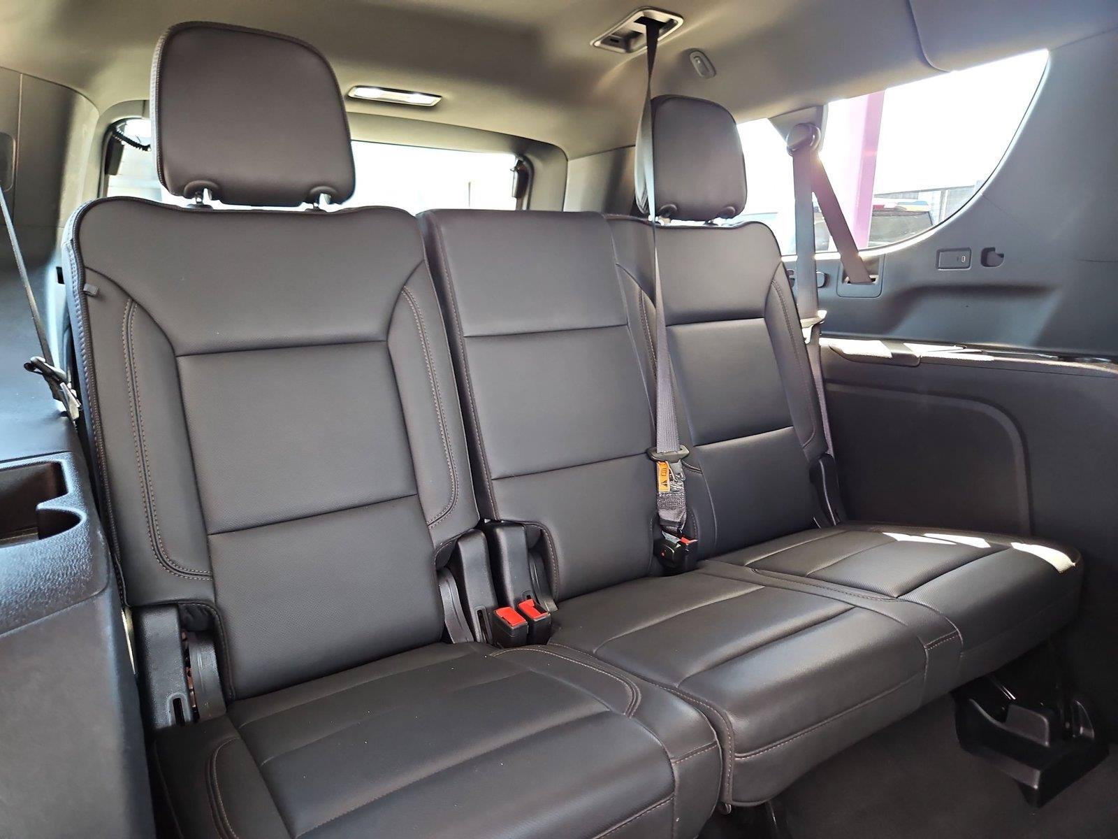 Used 2025 Chevrolet Suburban High Country AWD/4WD image 31