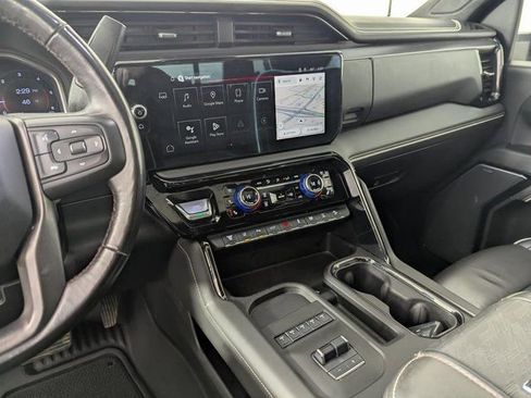 Used 2025 GMC Sierra 2500 AT4X image 15
