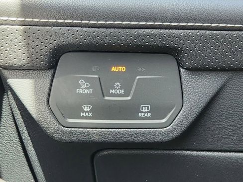 Used 2025 Volkswagen Atlas SE AWD/4WD image 12