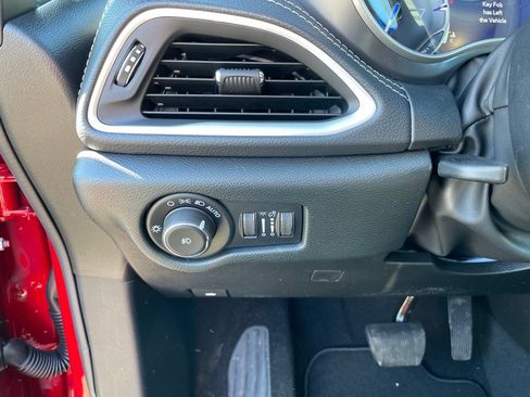 New 2026 Chrysler Pacifica Select AWD/4WD image 13