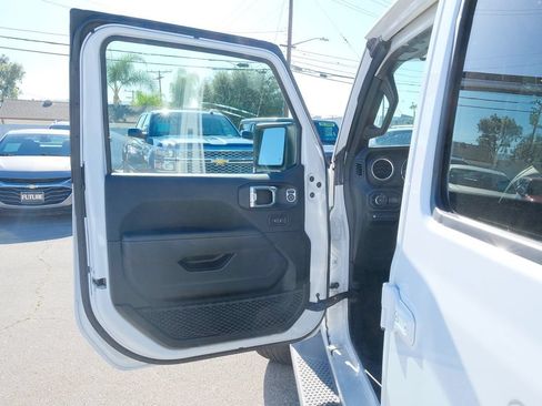 Used 2022 Jeep Wrangler Unlimited Sahara w/ Cold Weather Group AWD/4WD image 8