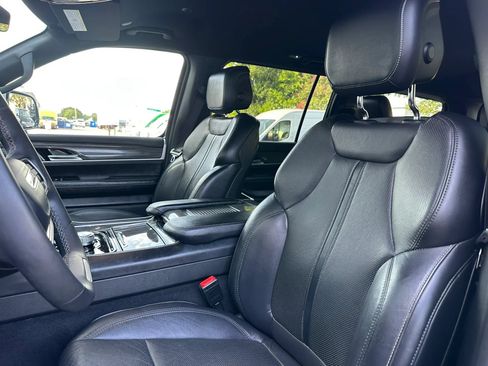 Used 2022 Jeep Wagoneer Series III w/ Flexible Seating Group RWD image 15