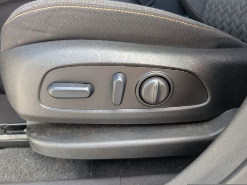 Used 2024 Chevrolet Equinox LT FWD image 16
