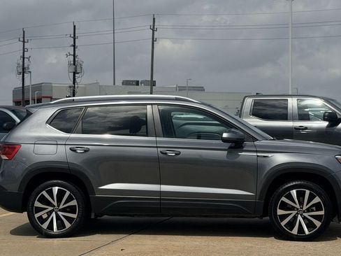 Used 2024 Volkswagen Taos SE FWD image 6