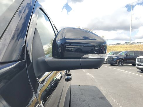 Certified 2025 Ford Expedition Max Platinum image 4