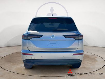 New 2026 Mitsubishi Outlander ES