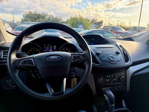 Used 2018 Ford Escape SE image 15