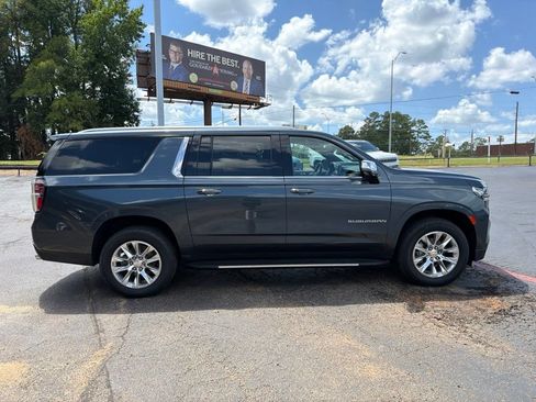 Used 2021 Chevrolet Suburban Premier w/ Premium Package AWD/4WD image 5