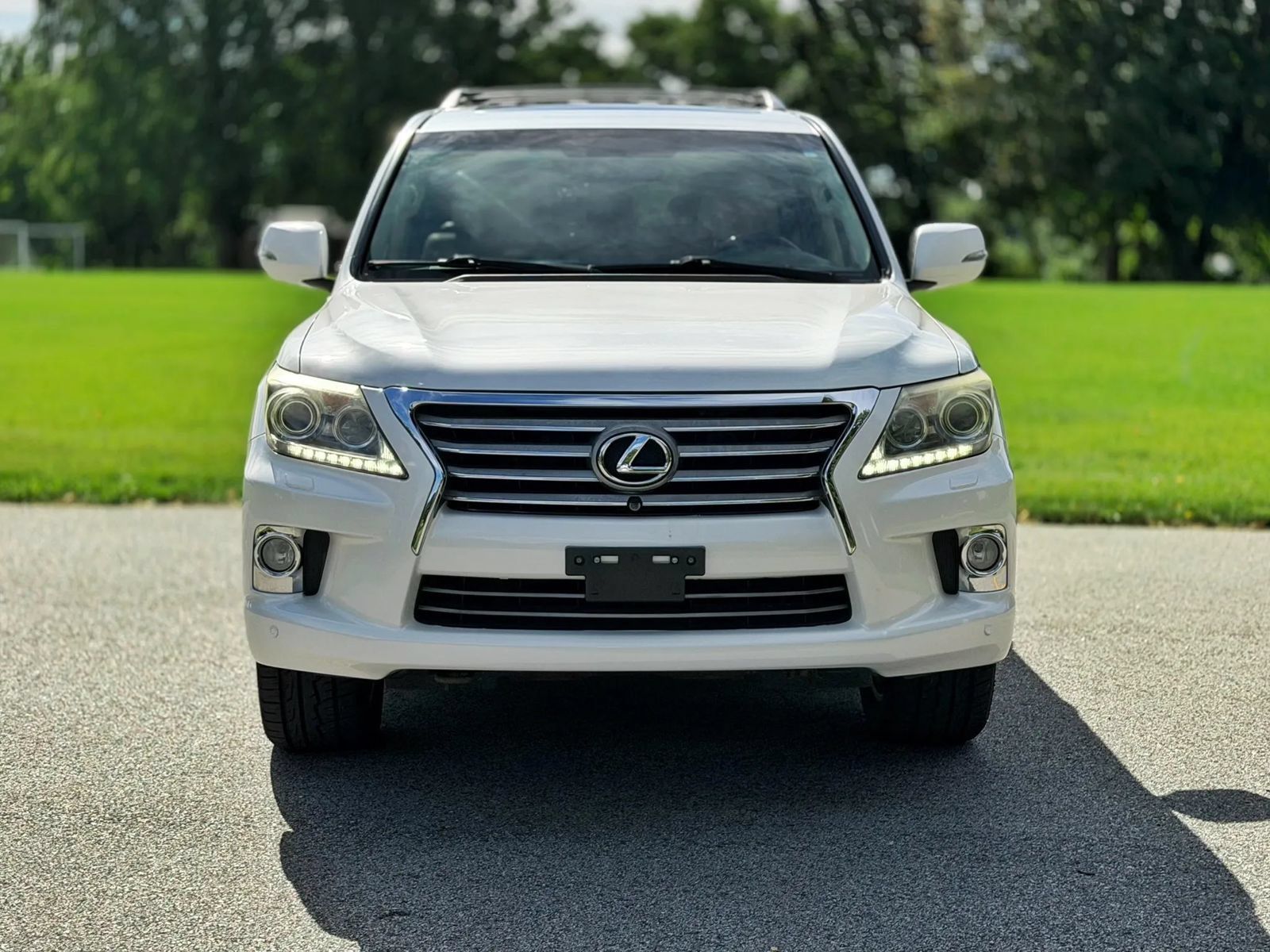 Used 2013 Lexus LX 570 4WD w/ Luxury Pkg image 6