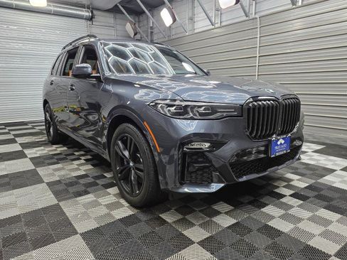 Used 2022 BMW X7 xDrive40i w/ M Sport Package AWD/4WD image 4