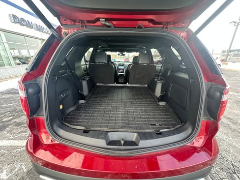 Used 2017 Ford Explorer Platinum image 12