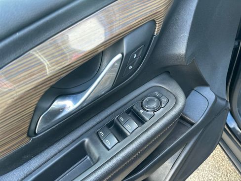 Used 2021 GMC Terrain SLE w/ Driver Convenience Package image 11