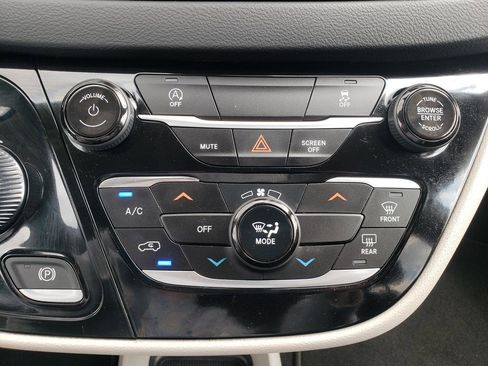 Used 2023 Chrysler Voyager LX FWD image 19