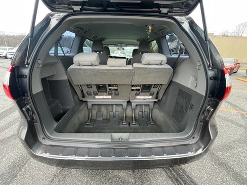 Used 2015 Toyota Sienna L image 18
