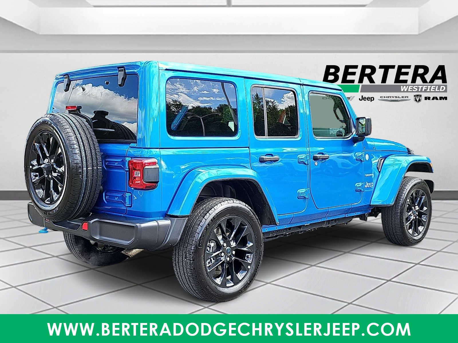 Used 2024 Jeep Wrangler Unlimited Sahara AWD/4WD image 6