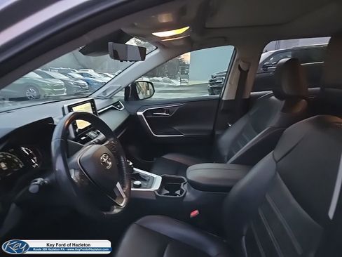 Used 2020 Toyota RAV4 Limited image 54